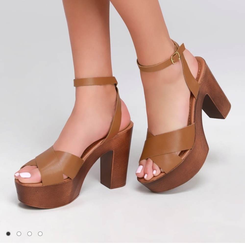 NWOT Galilea Whiskey Platform Sandals